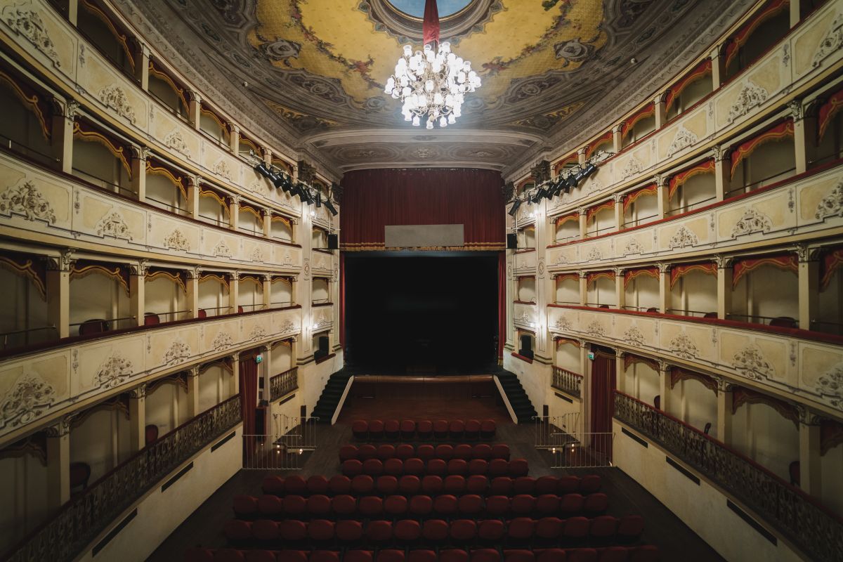 TEATRO GOLDONI
Il Teatro Goldoni è uno dei teatri storici di Firenze. Sorge fra via Romana e via dei Serragli, nello spazio precedentemente occupato dal convento d'Annalena