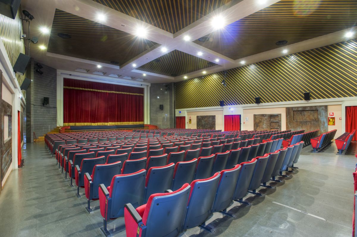 TEATRO CORSINI
Il Teatro Comunale Corsini di Barberino di Mugello, restaurato grazie al fondo FIO della Regione Toscana e inaugurato nel febbraio del 1994, ha sostituito il vecchio teatro, realizzato per iniziativa dell'Accademia degli Arrischiati nel 1903