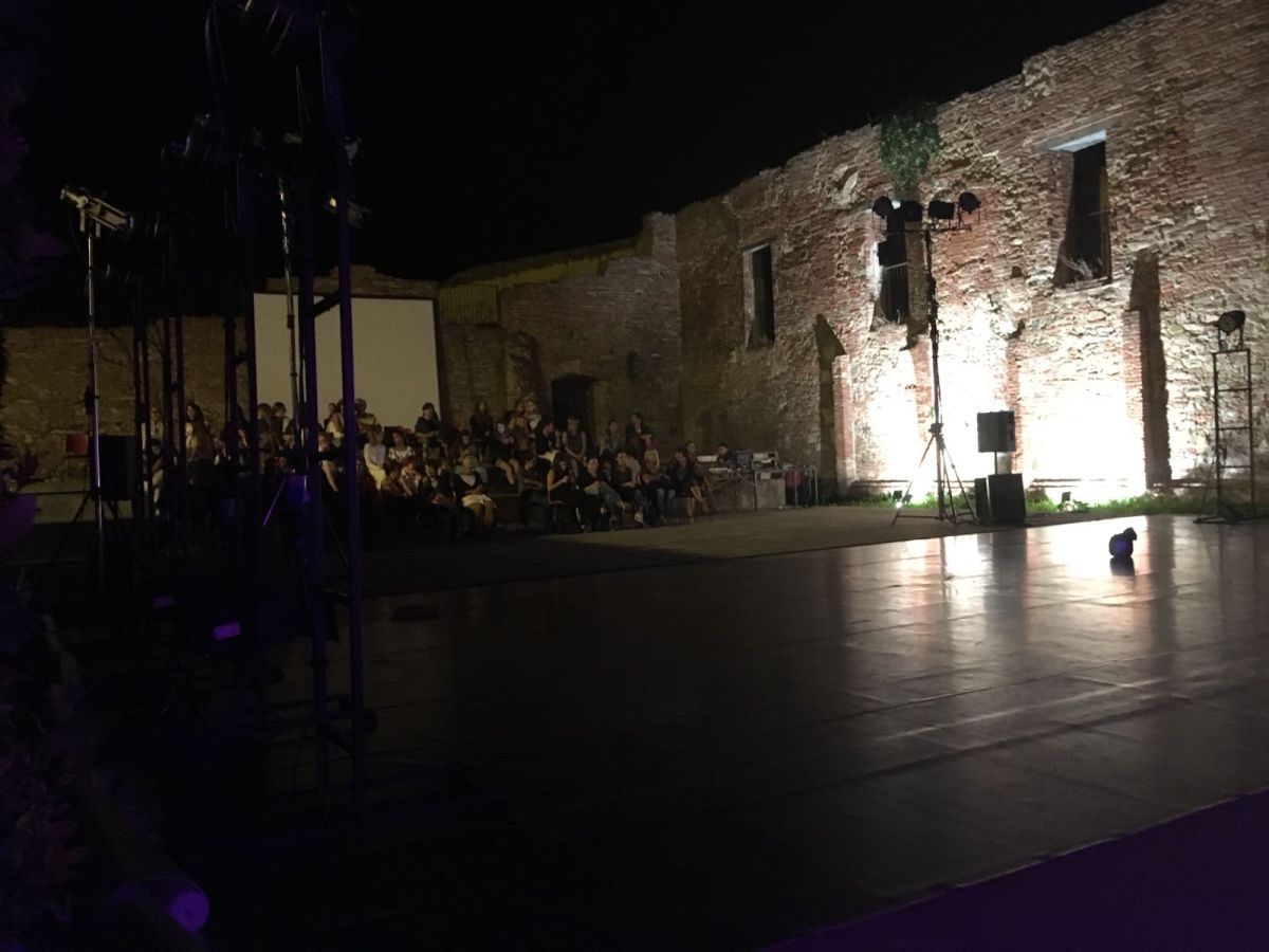 AREA SPETTACOLO DEL BASTIONE IL CASSERO
Con.Cor.D.A. gestisce per alcuni giorni l’anno, tramite Convenzione con l’Associazione Le Mura di Grosseto , dell’area spettacolo del Bastione il Cassero (99posti)