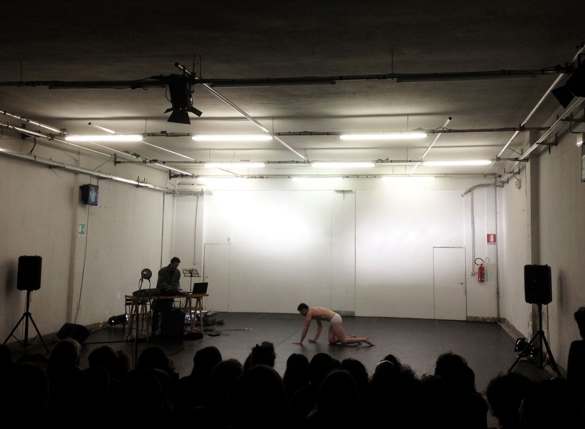 SPAZIOK
Base operativa della compagnia Kinkaleri è spaziok, un luogo di residenza nel centro della città di Prato che desidera rispondere ad una domanda sempre crescente di spazi per la creazione contemporanea, raccogliendo un’ampia comunità di artisti nazionali e internazionali