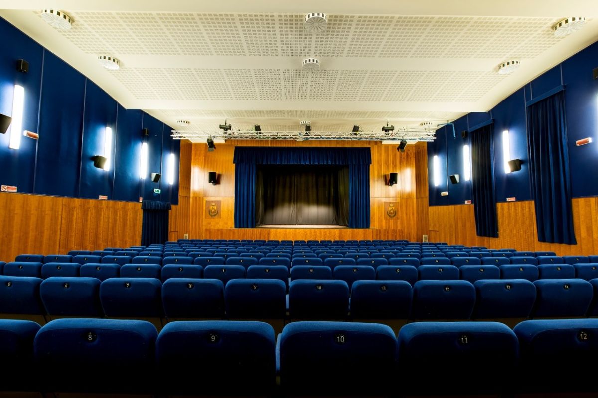 NUOVO TEATRO PACINI
Il Nuovo Teatro Pacini, gestito dal Teatrino dei Fondi, è il Teatro Comunale di Fucecchio in Provincia di Firenze